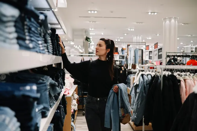 Consumer spending is strong but consumer confidence is low. What does this mean for customer experience?