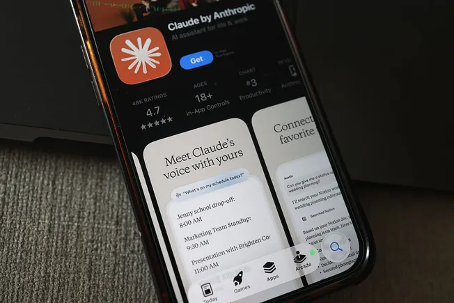Third-party generative AI tools outperform brand-owned chatbots in customer service